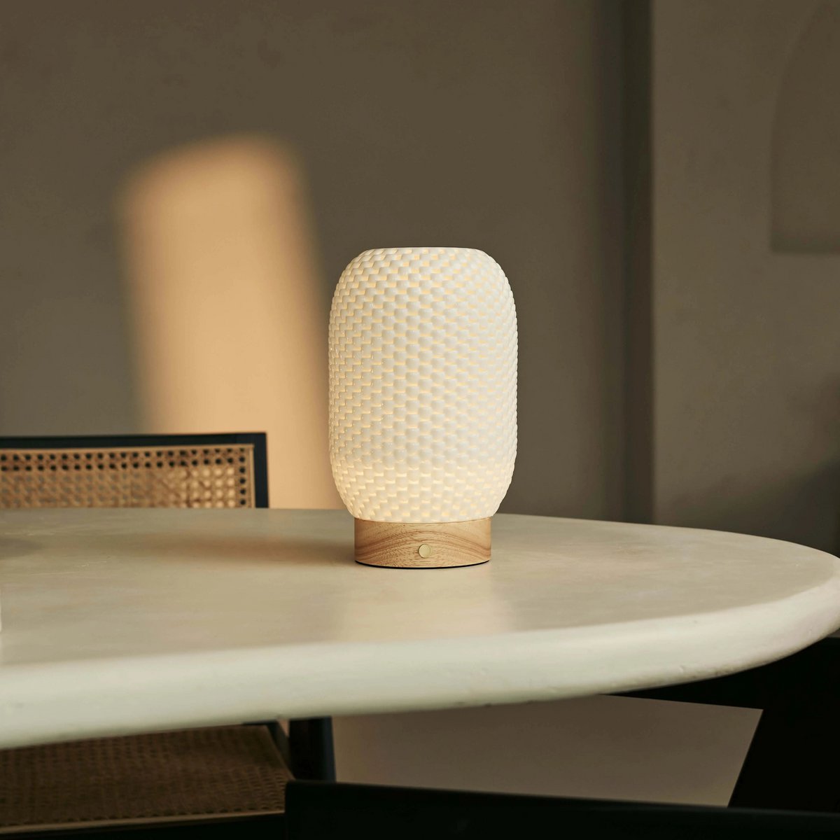 Aurora lichtbruine draadloze tafellamp in 3D-geprinte porselein-oplaadbaar, dimbaar en tot 100 uur licht