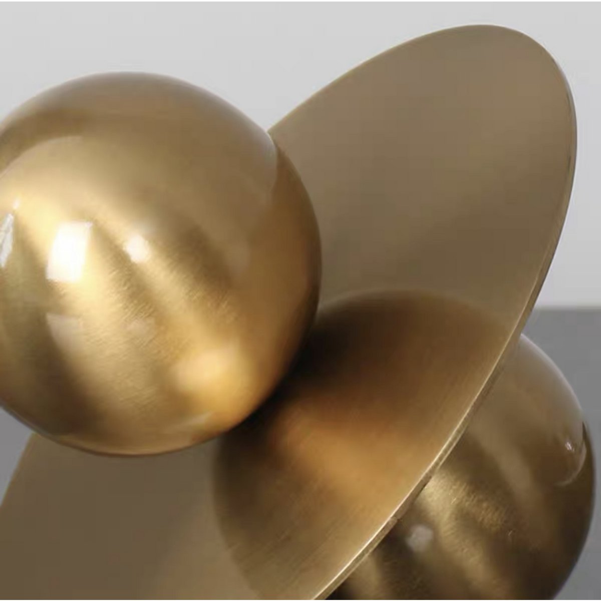 Moderne en eenvoudige metalen bolvormige ornamenten voor huis en woonkamer.Afmetingen: 20cm*20cm