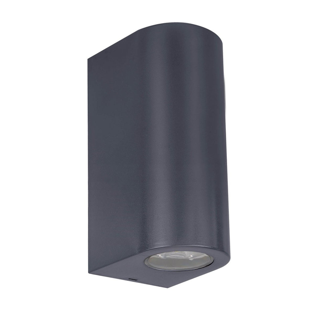 Buiten wandlamp "Alecto" meet 6,8 x 8,8 cm en is 15,5 cm hoog. Het bestaat uit een hoogwaardig plastic met een enigszins gestructureerd oppervlak dat eruit ziet als geschilderd. Tijdloos zwart maakt de lamp universeel bruikbaar.