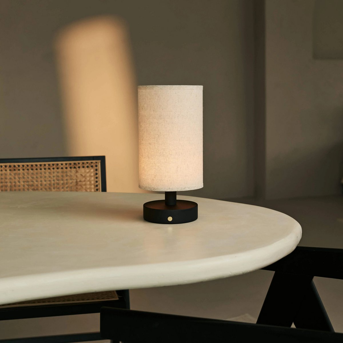 Ben Black houten tafellamp-Oplaadbaar, dimable, USB-C aangedreven